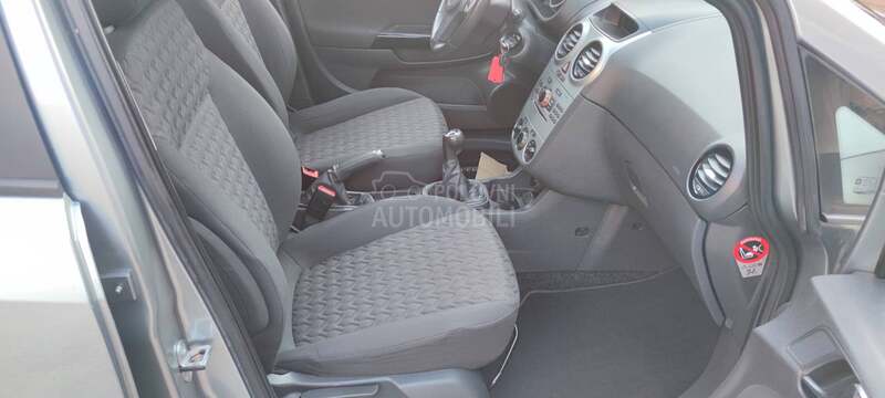 Opel Corsa D 1.2 i ACTIVE CH