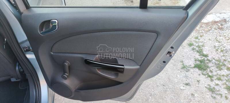 Opel Corsa D 1.2 i ACTIVE CH