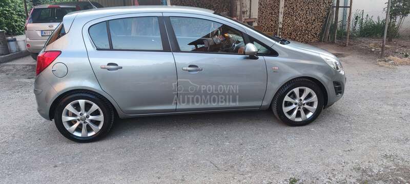 Opel Corsa D 1.2 i ACTIVE CH