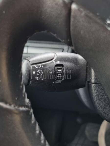 Peugeot 208 1.2 PURETECH / AUTOM