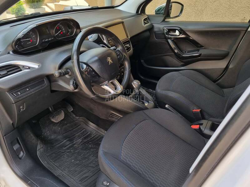 Peugeot 208 1.2 PURETECH / AUTOM