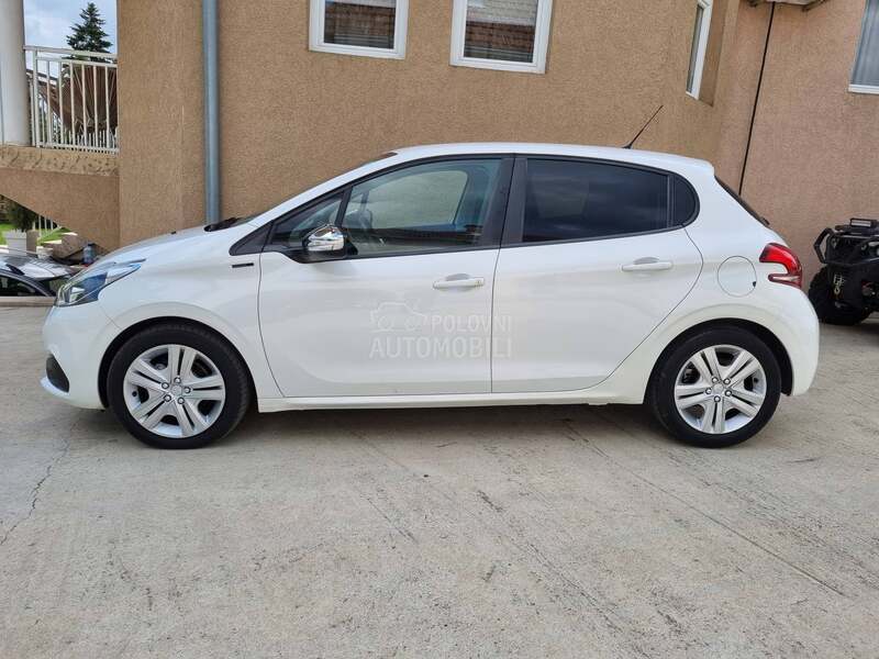 Peugeot 208 1.2 PURETECH / AUTOM