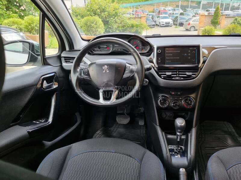 Peugeot 208 1.2 PURETECH / AUTOM