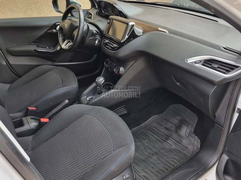 Peugeot 208 1.2 PURETECH / AUTOM