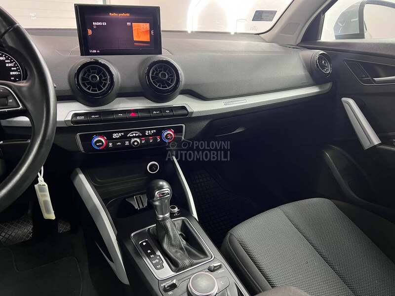 Audi Q2 S-tronic F1