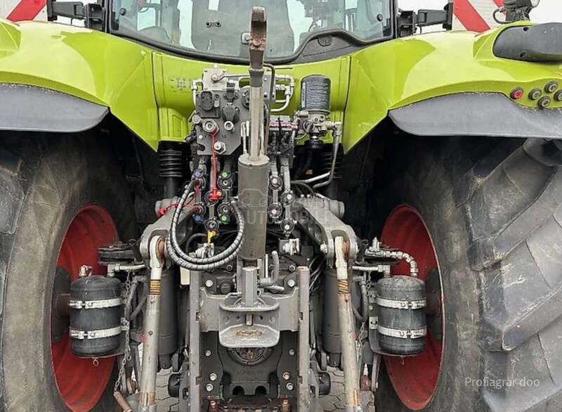 Claas Axion 830