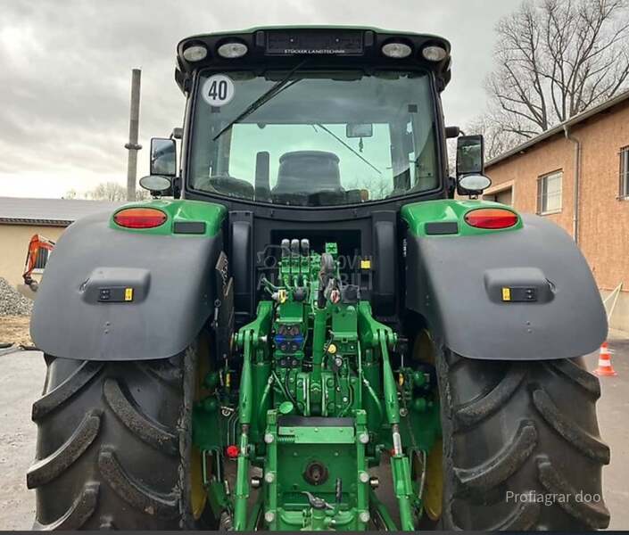 John Deere 6215R