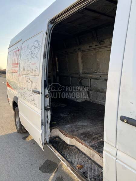Mercedes Benz Sprinter 413