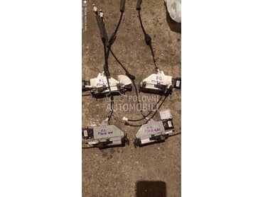 Centralna Brava Prednja L / D za Peugeot 308