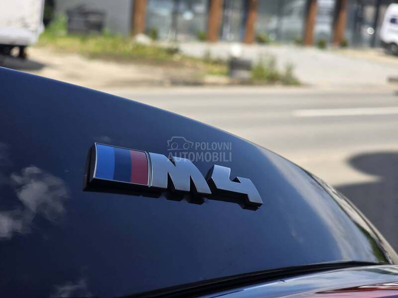 BMW M440i M4