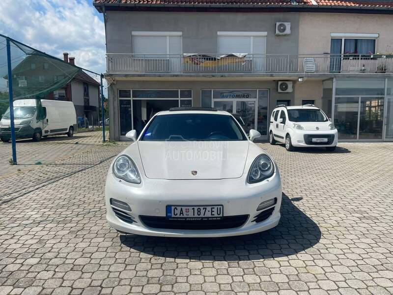 Porsche Panamera 