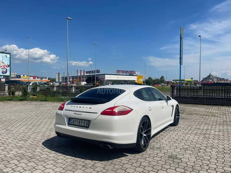 Porsche Panamera 