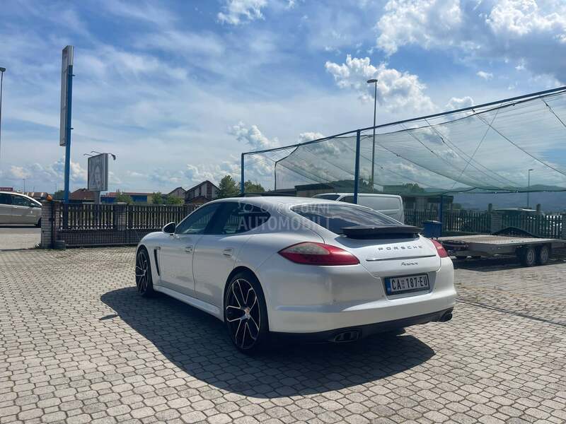 Porsche Panamera 