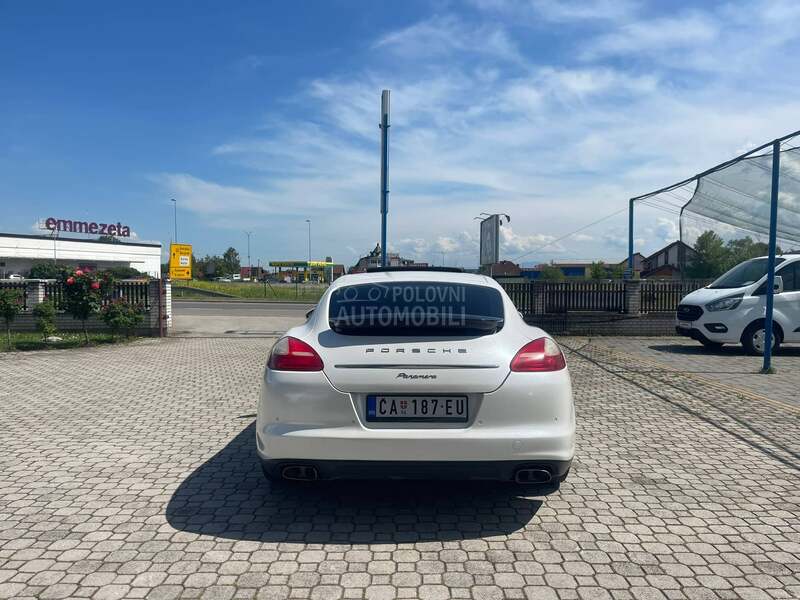 Porsche Panamera 