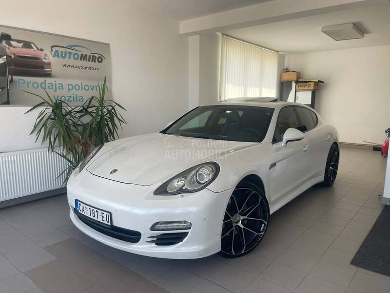 Porsche Panamera 