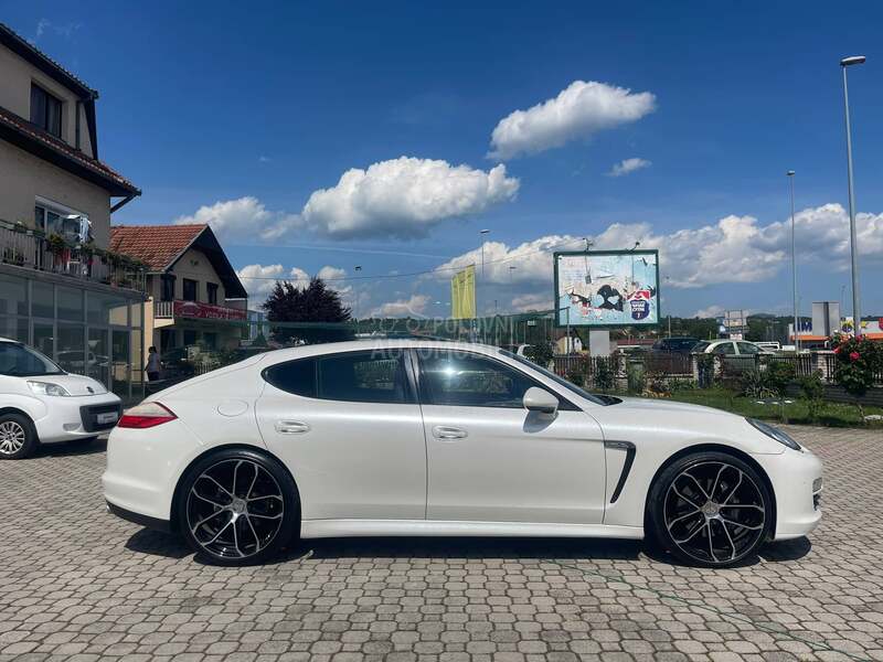 Porsche Panamera 