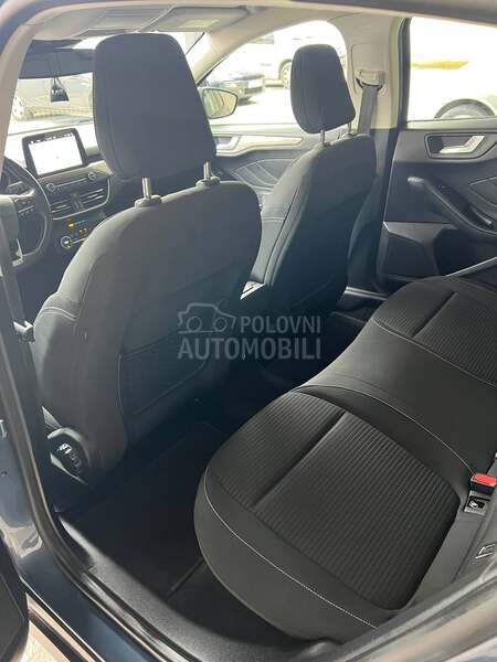 Ford Focus 1.5 L-E-D/N-A-V-I