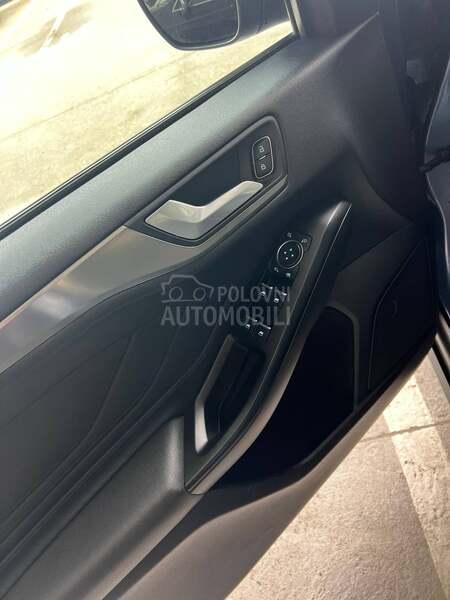 Ford Focus 1.5 L-E-D/N-A-V-I