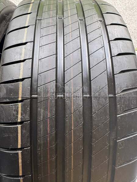 Bridgestone 235/35 R19 Letnja