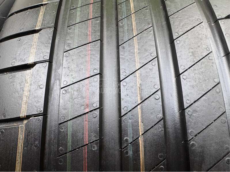 Bridgestone 235/35 R19 Letnja