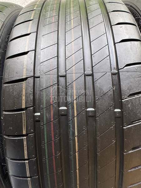 Bridgestone 235/35 R19 Letnja