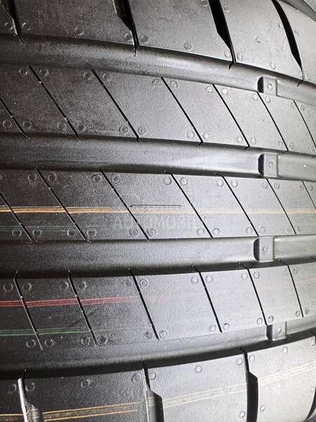 Bridgestone 235/35 R19 Letnja