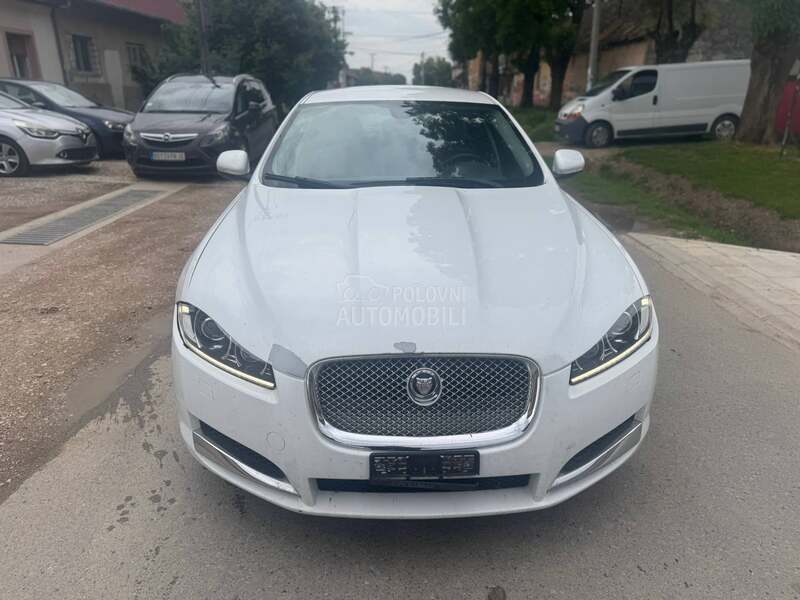 Jaguar XF T O P  C E N A