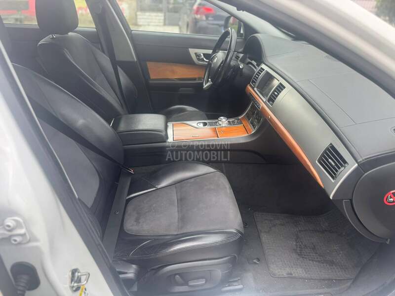 Jaguar XF T O P  C E N A