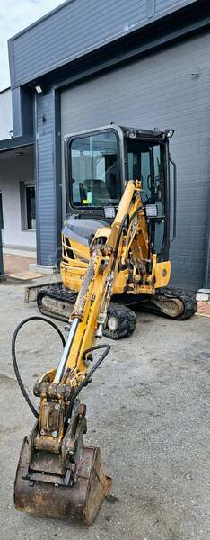Case CX 22B C  TEZINA 2,6TONA