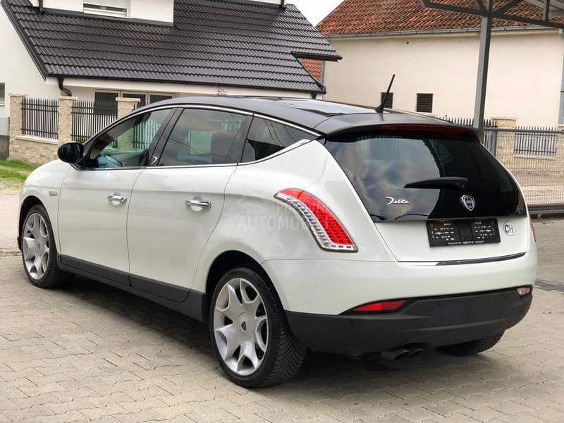 Lancia Delta 1.9 jtd twin turbo