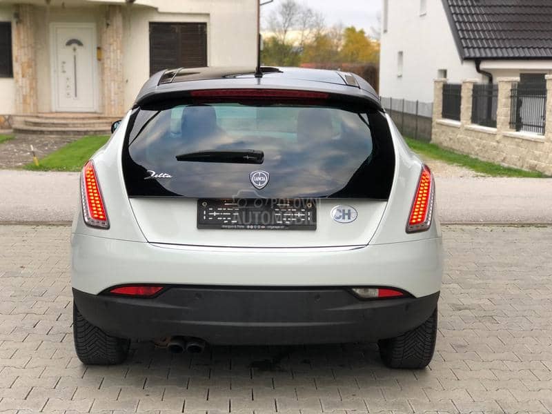 Lancia Delta 1.9 jtd twin turbo