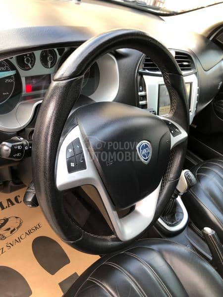 Lancia Delta 1.9 jtd twin turbo