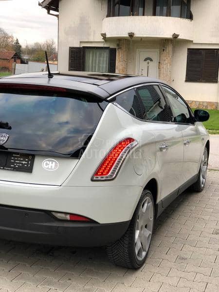 Lancia Delta 1.9 jtd twin turbo