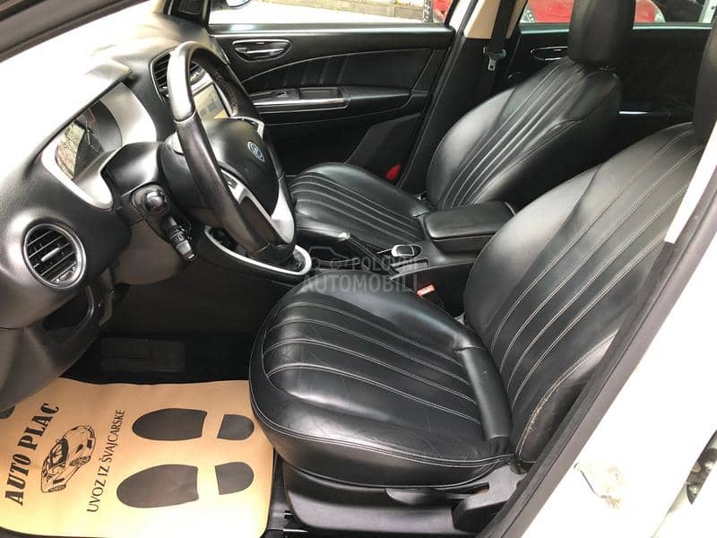 Lancia Delta 1.9 jtd twin turbo