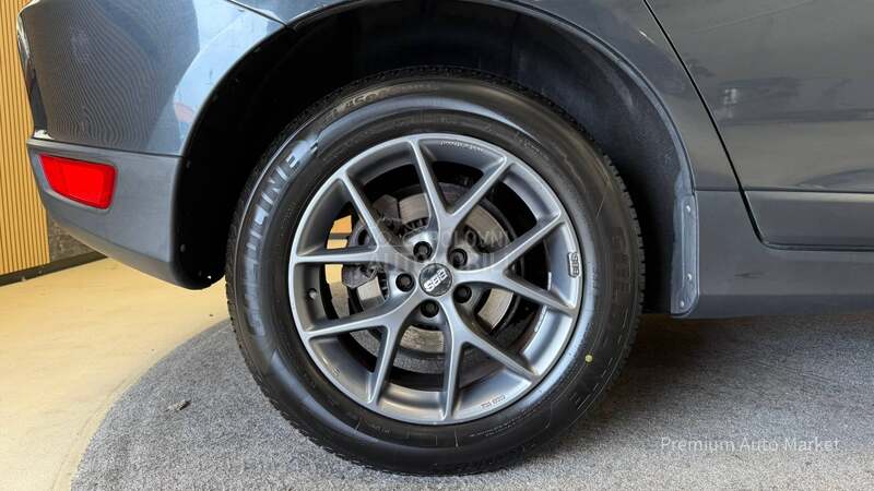 Volvo XC60 //2.4D//N.A.V.I/FUL
