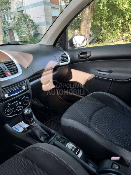 Peugeot 206 plus 