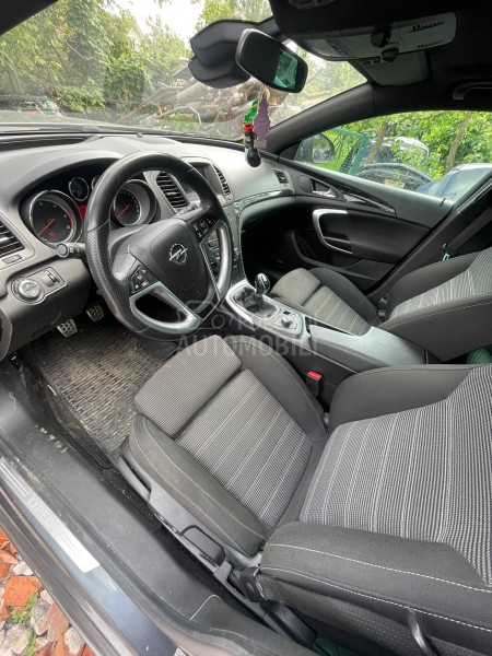 Opel Insignia 2.0cdt 2011. god. -  kompletan auto u delovima