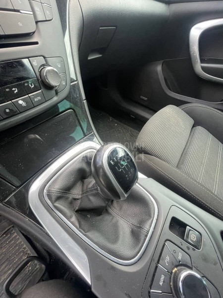 Opel Insignia 2.0cdt 2011. god. -  kompletan auto u delovima