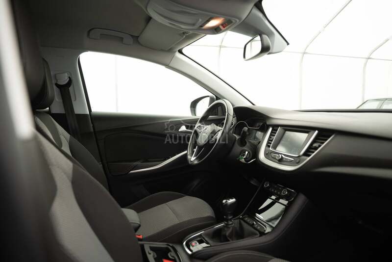 Opel Grandland X 1.2 T 131hp 120Years