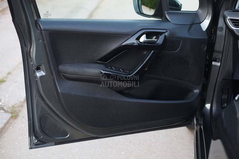 Peugeot 208 1.6 E-HDi Allure