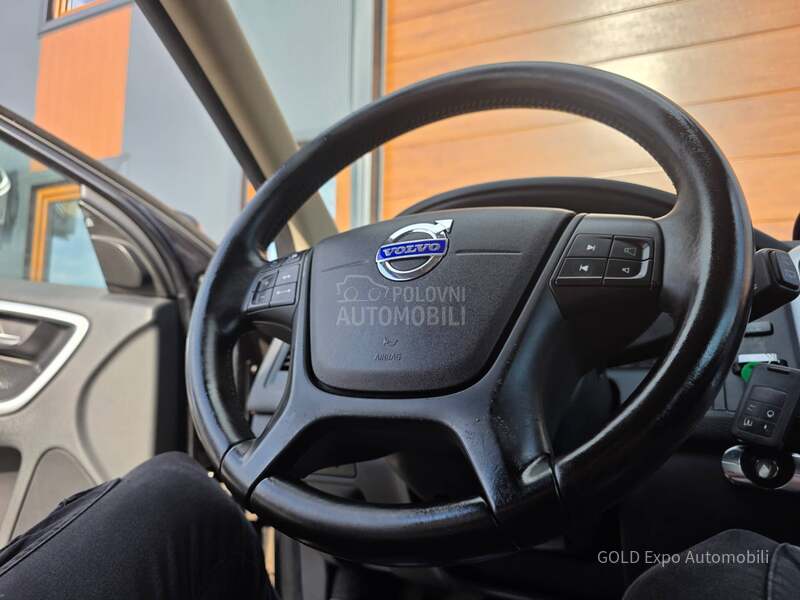 Volvo XC60 2.4 4x4 FUL KOZA