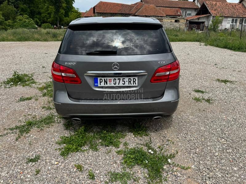 Mercedes Benz B 180 