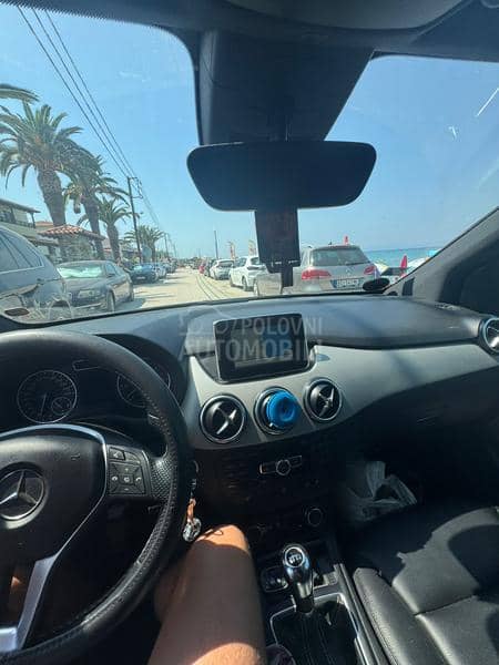 Mercedes Benz B 180 