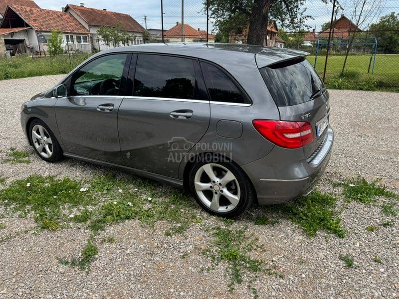 Mercedes Benz B 180 