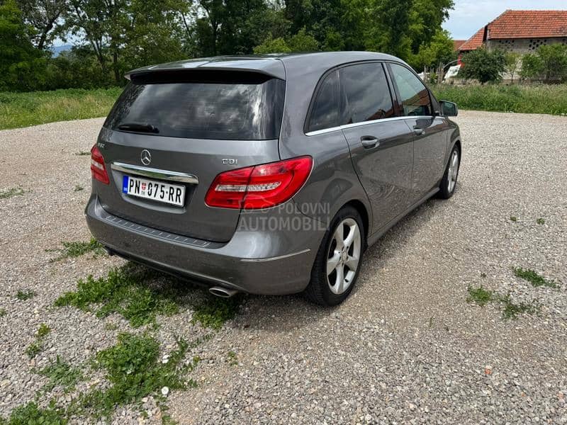 Mercedes Benz B 180 