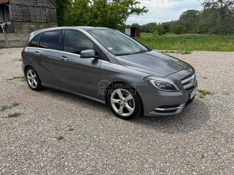 Mercedes Benz B 180 