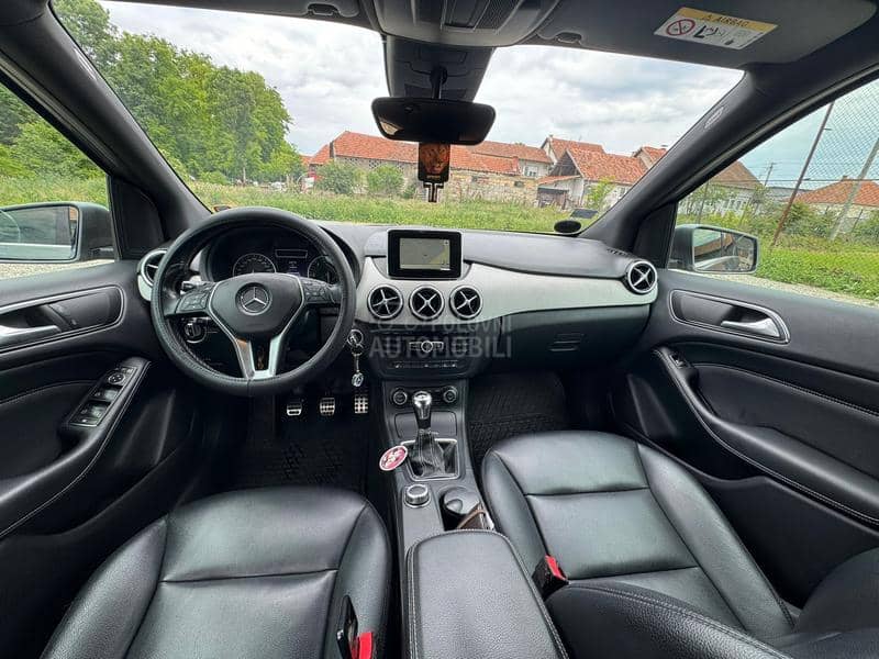 Mercedes Benz B 180 