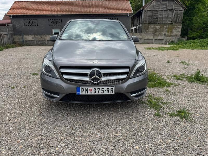 Mercedes Benz B 180 