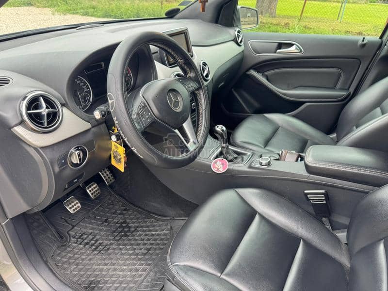 Mercedes Benz B 180 