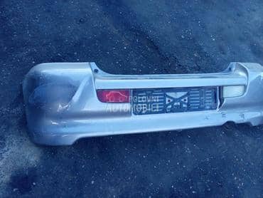 Branik zadnji za Toyota Yaris za 2004. god.